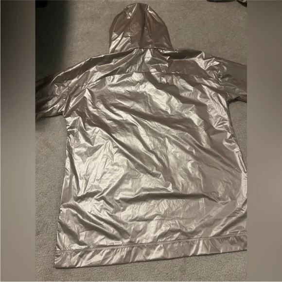 Under Armour Women's Windbreaker size S - Picture 15 of 15